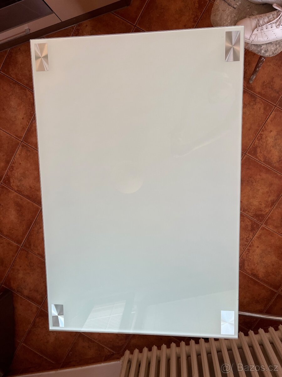 Skleněný jídelní stůl - 5