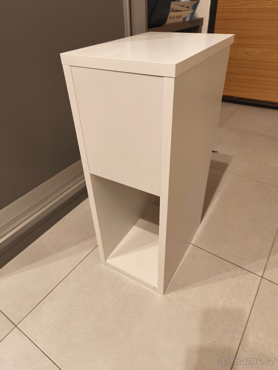 Malý noční stolek - 5