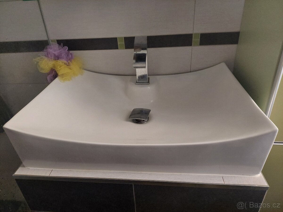 SKŘÍŇKA DO KOUPELNY - 5