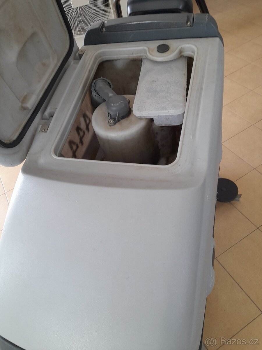 Podlahový čistící stroj NILFISK BA 651 - 5