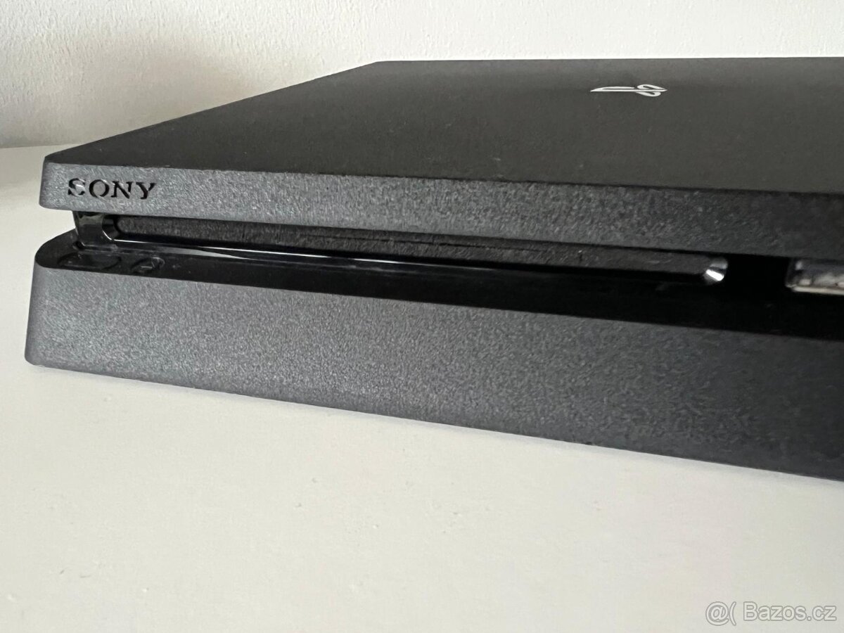 Playstation 4 Slim 1TB + Uncharted - 5