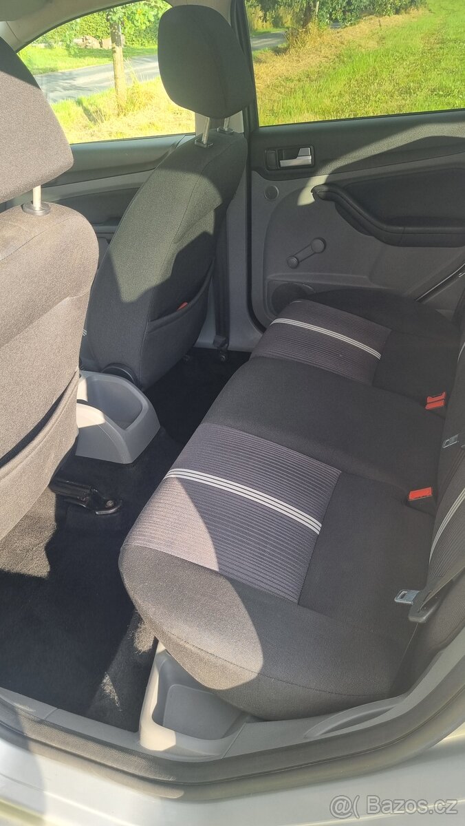 Ford Focus Combi II, 1.6 74 kW, benzín, r. 2010 - 5