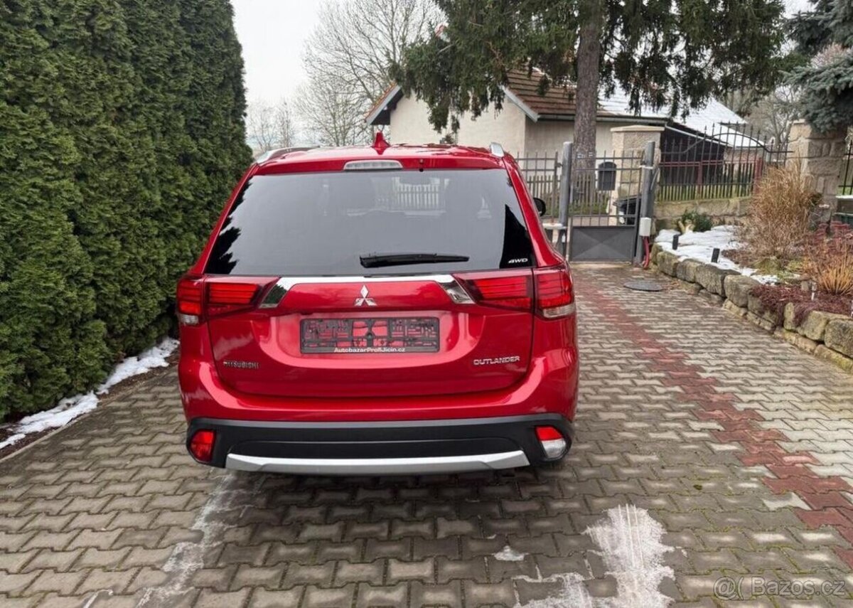 Mitsubishi Outlander 2,2DI-D 4x4 1 Majitel serviska nafta - 5