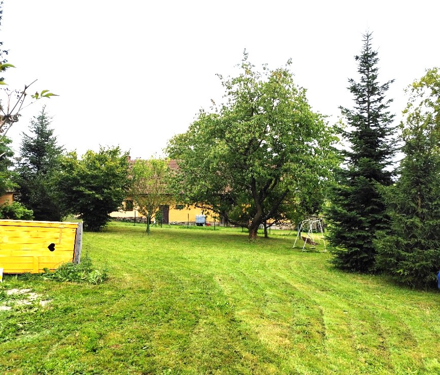 Krásná stavební parcela na prodej v klidném prostředí - 5