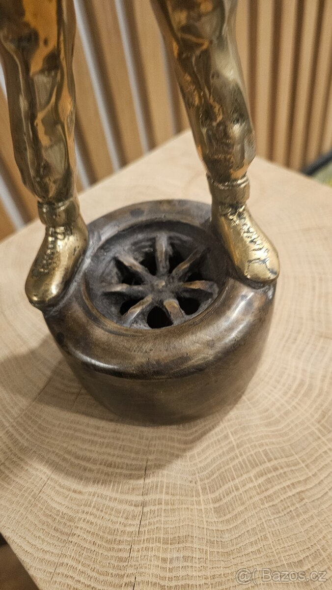 Bronzová soška pilot F1 - 5