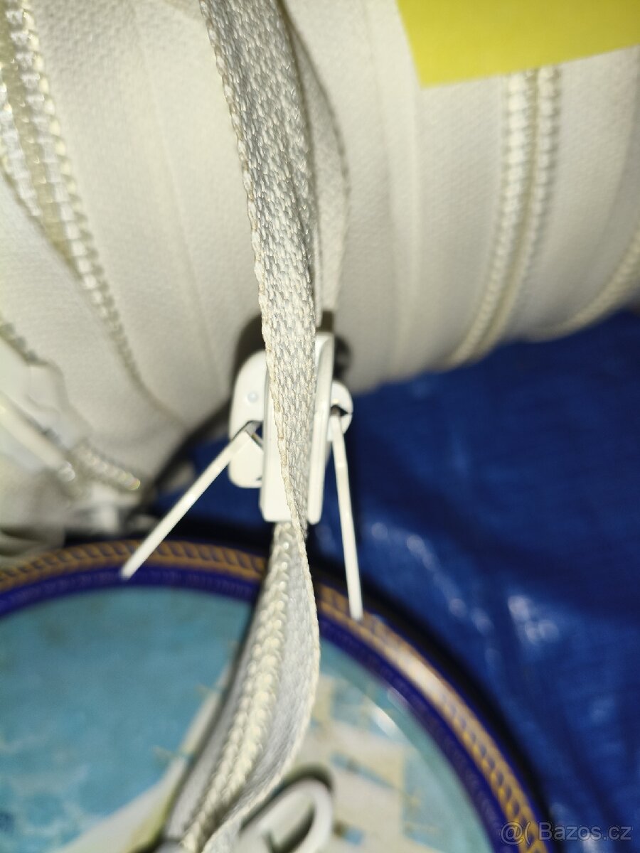 Prodám levně značkové zipy, plastová spirála, stanové - 5