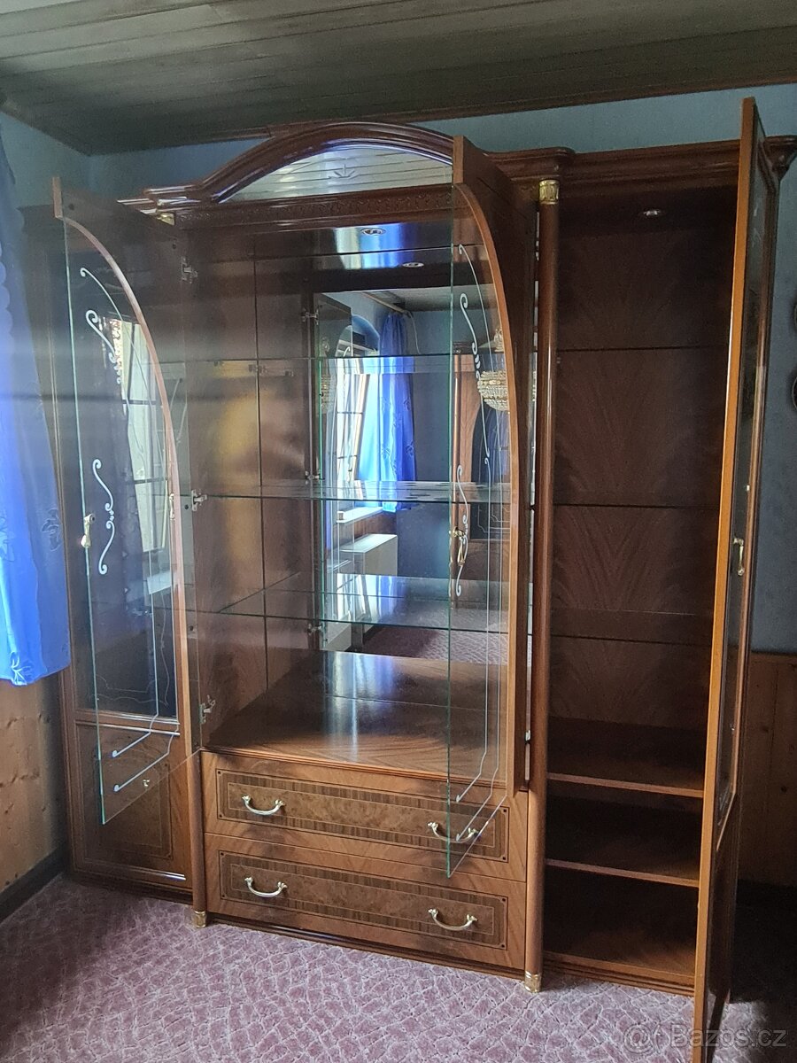 Prosklené skříně 2ks - 5