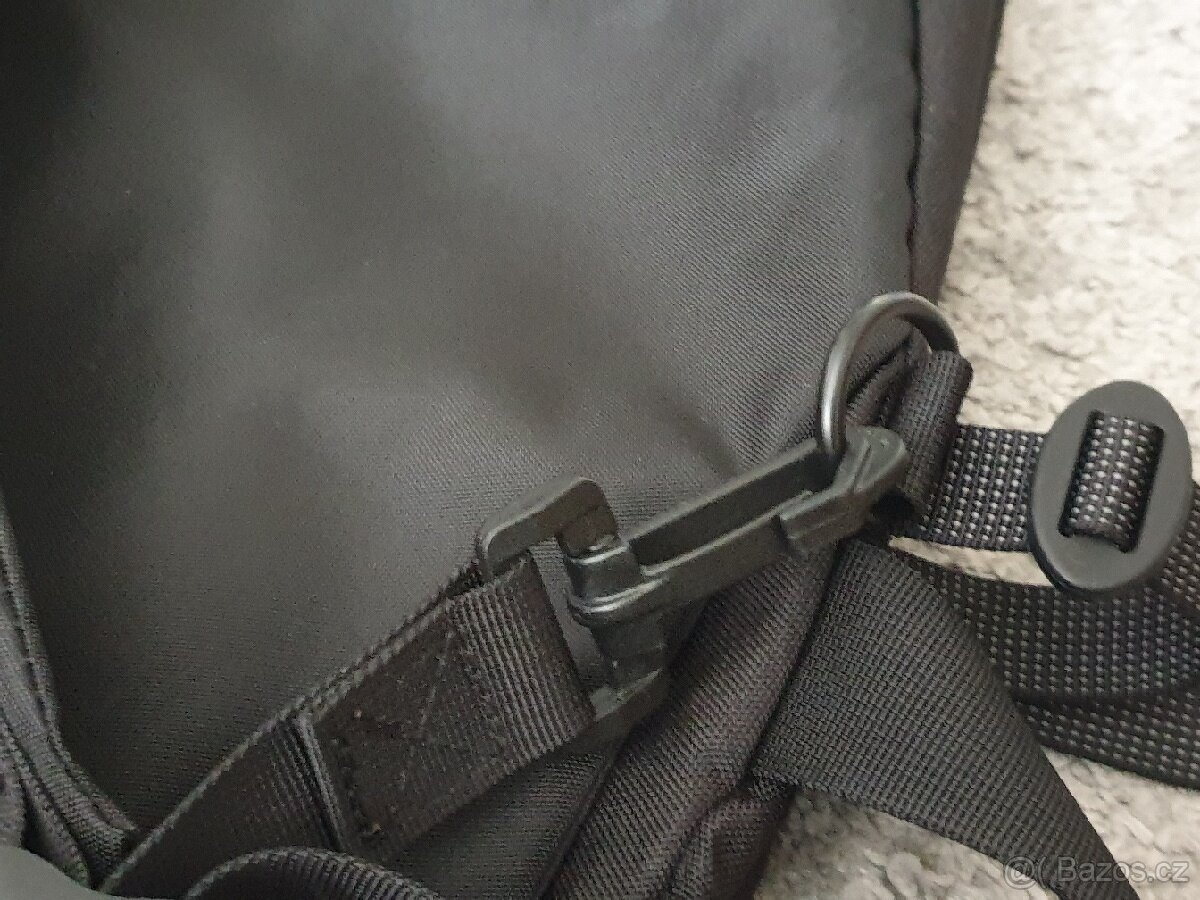 Prodám lehký batoh Lowepro - 5