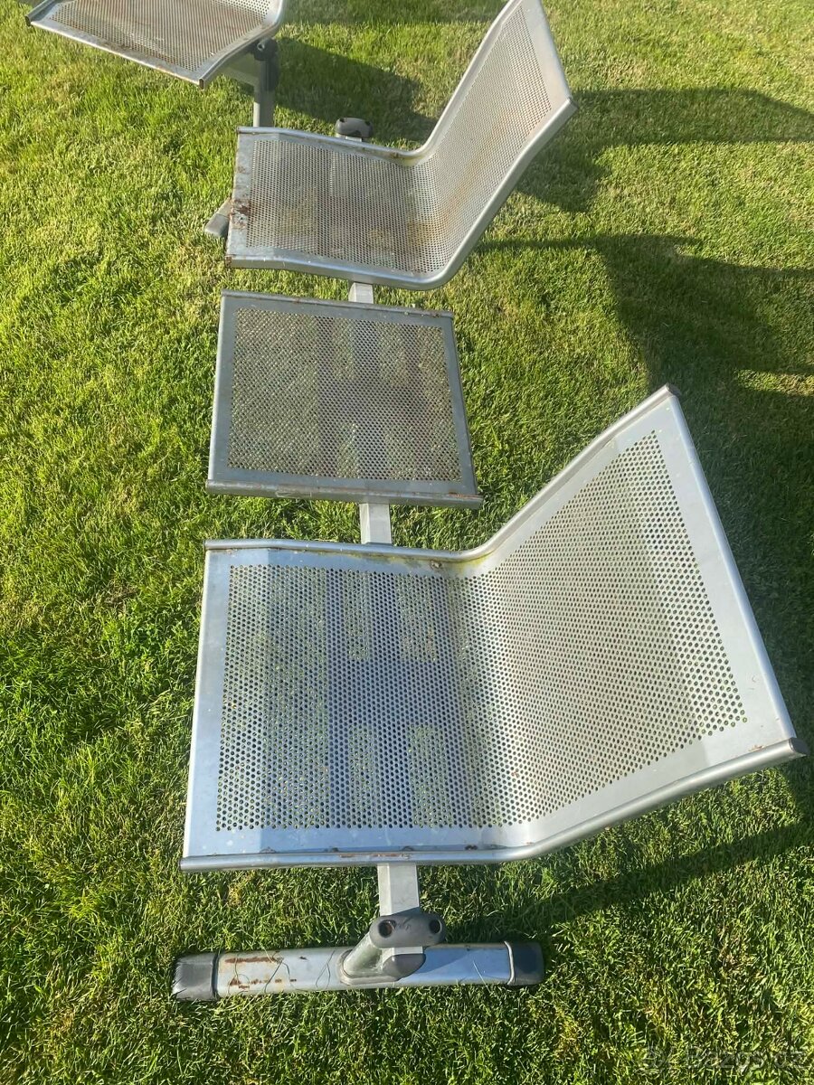 Kovová lavice se stolkem - 5