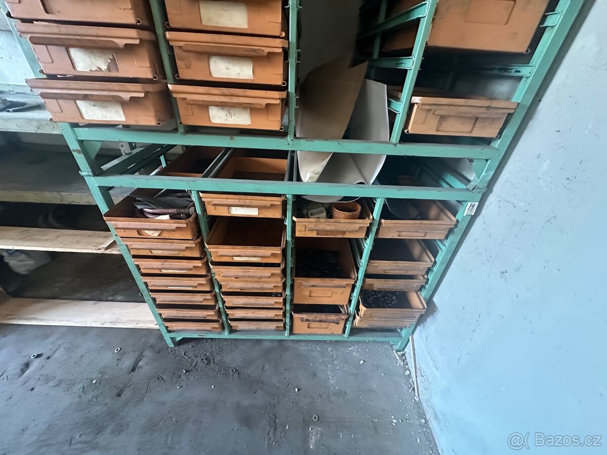 Šuflíkové regály do dílny - 5