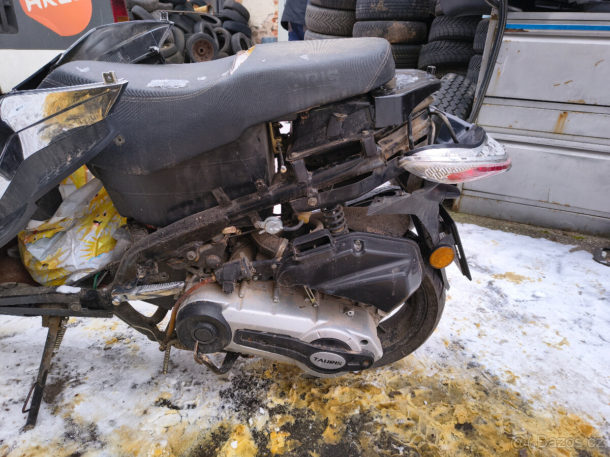 Tauris Strada 125 - 5