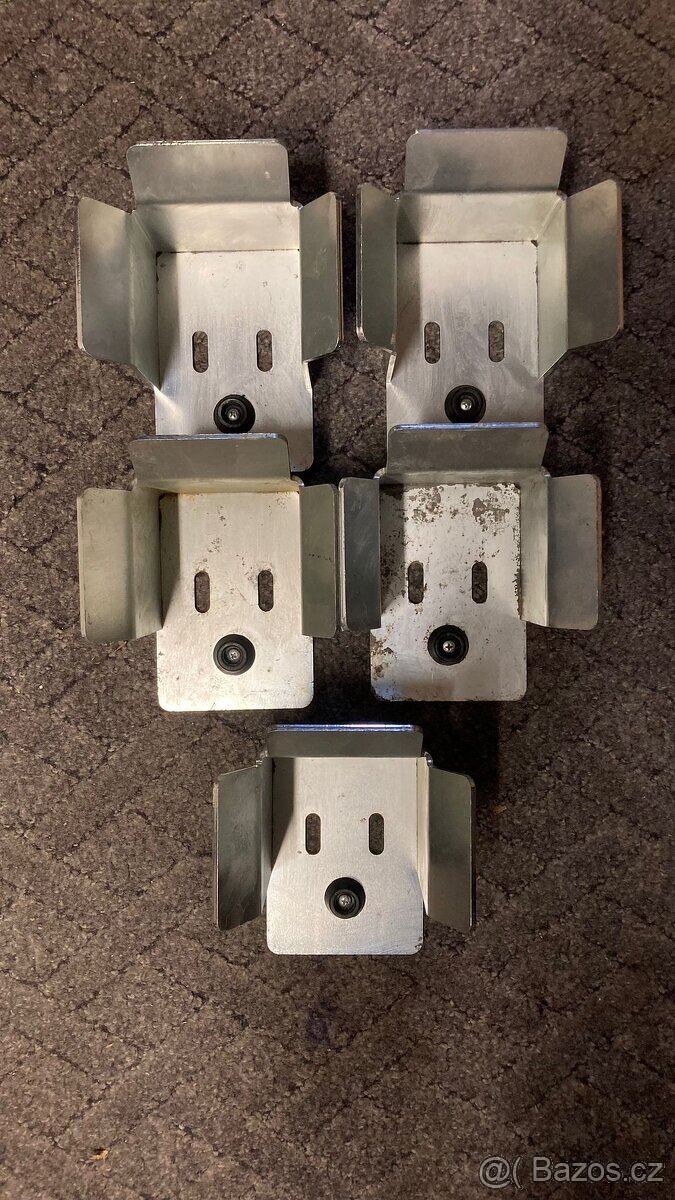 Prodám spodní dorazy M – pro samonosné brány (5 ks, výhodně) - 5