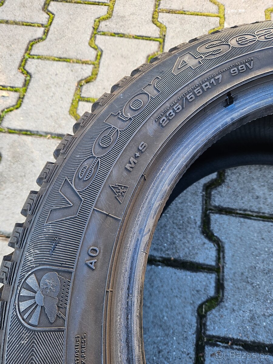 Zimní Goodyear 235/55/17 - 5