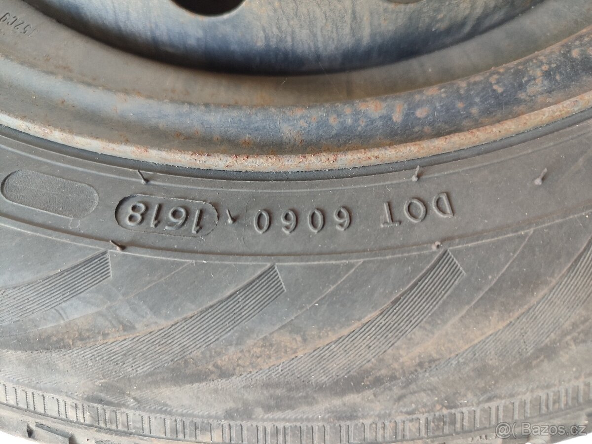 Pneumatiky a plechové disky na Toyota Yaris - 5