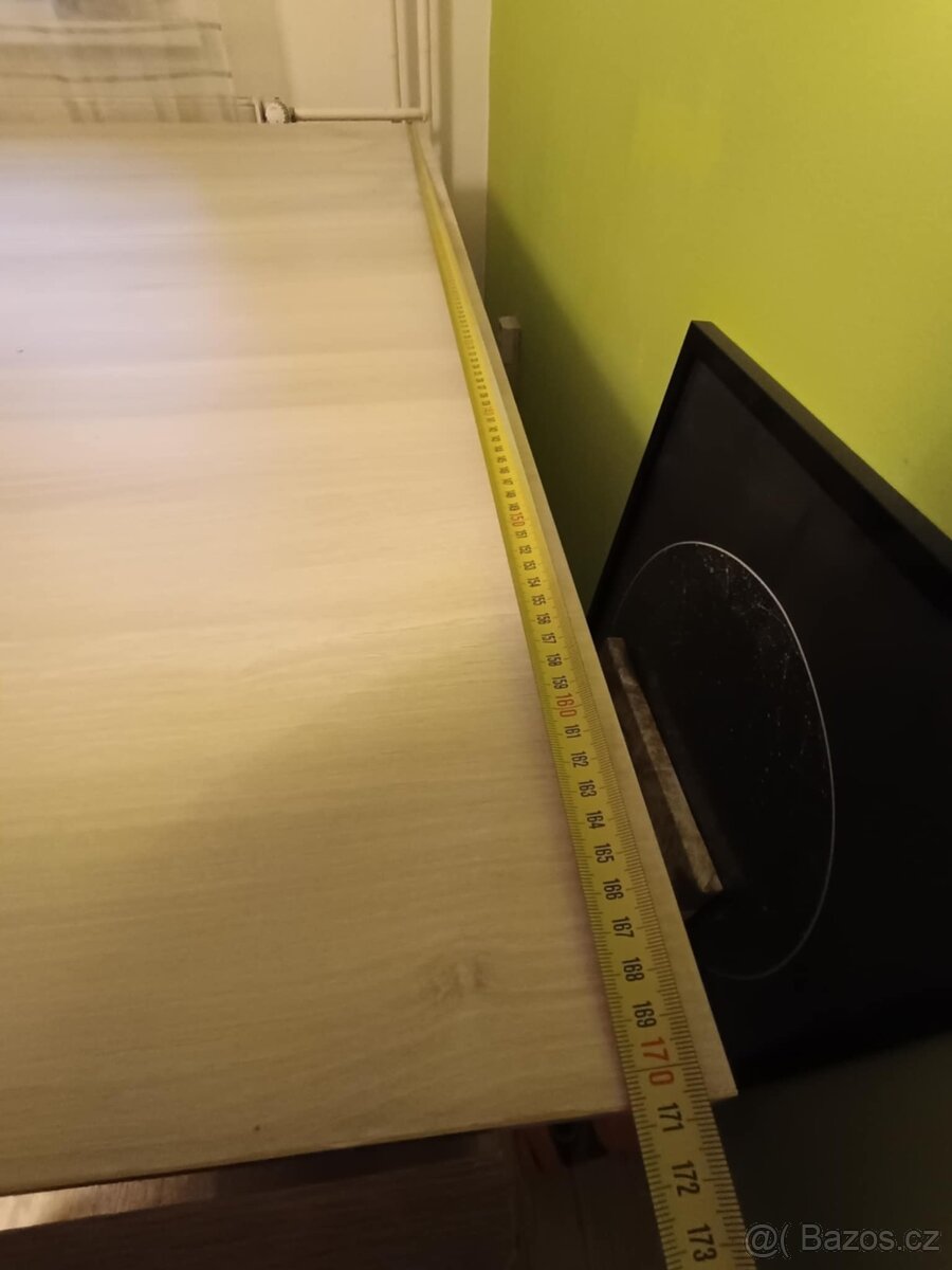 Zakázkový pracovní stůl - 5