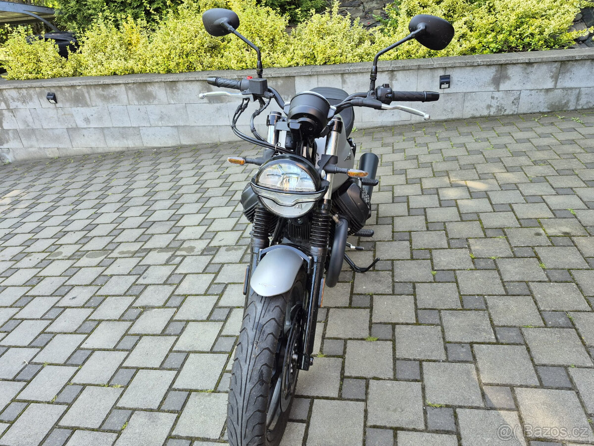 Moto Guzzi V7 850 - 5