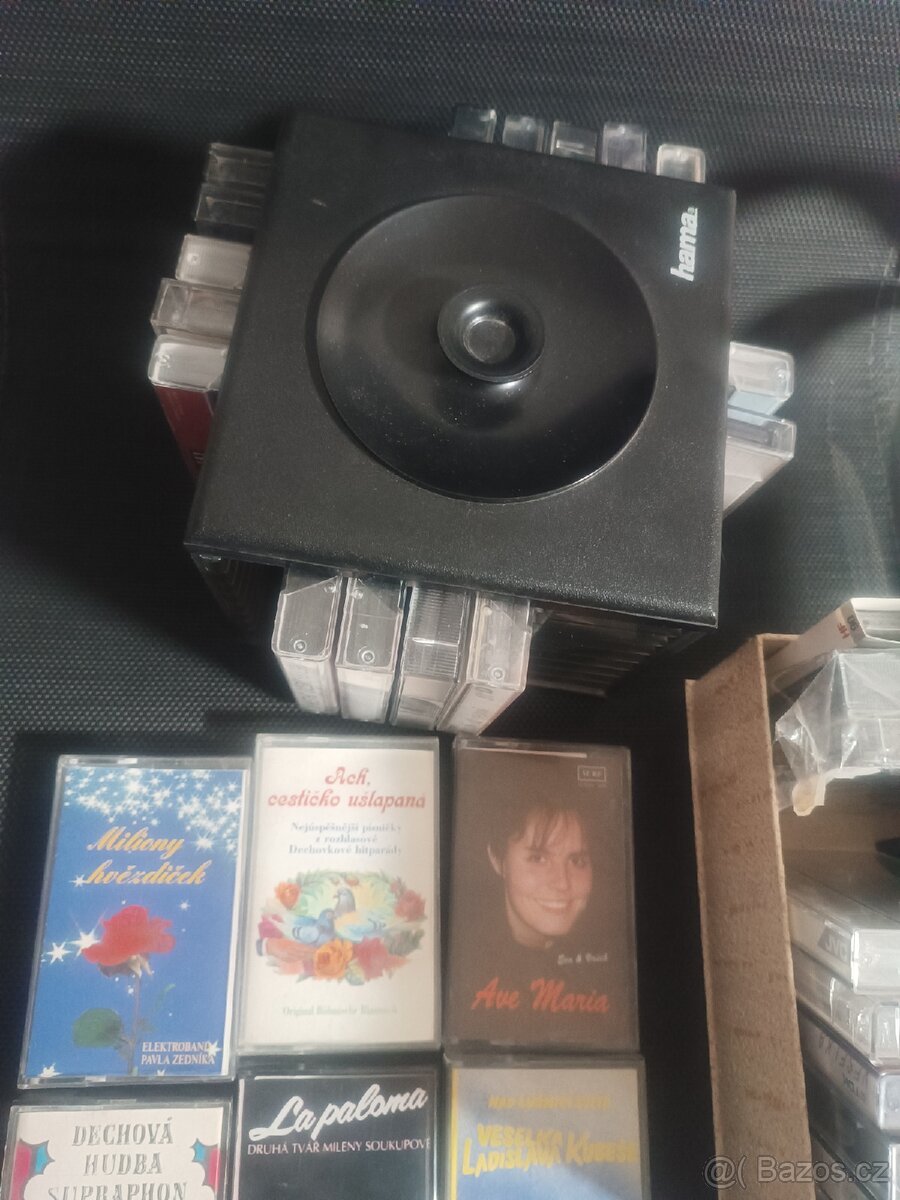 MC kazety se stojánkem - 5