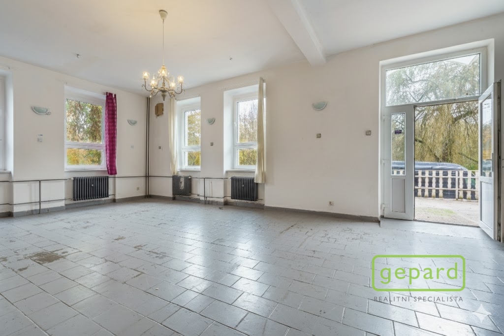 Prodej budovy s byty a garážemi jen 2km od jezera Medard– So - 5