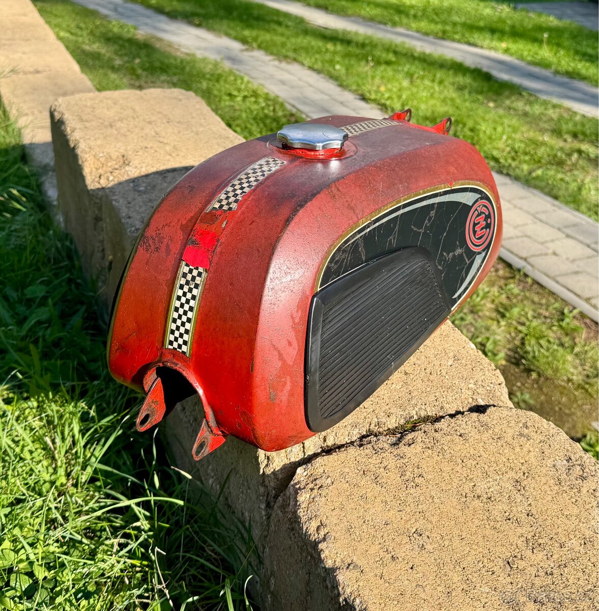 ČZ 125 175 - nádrž s víčkem - 5