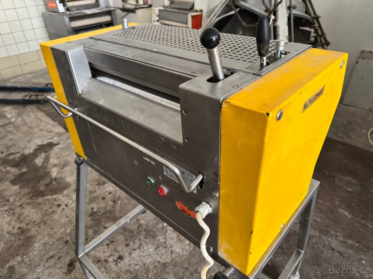 Stroj na rohlíky Rollomat R1 - 5