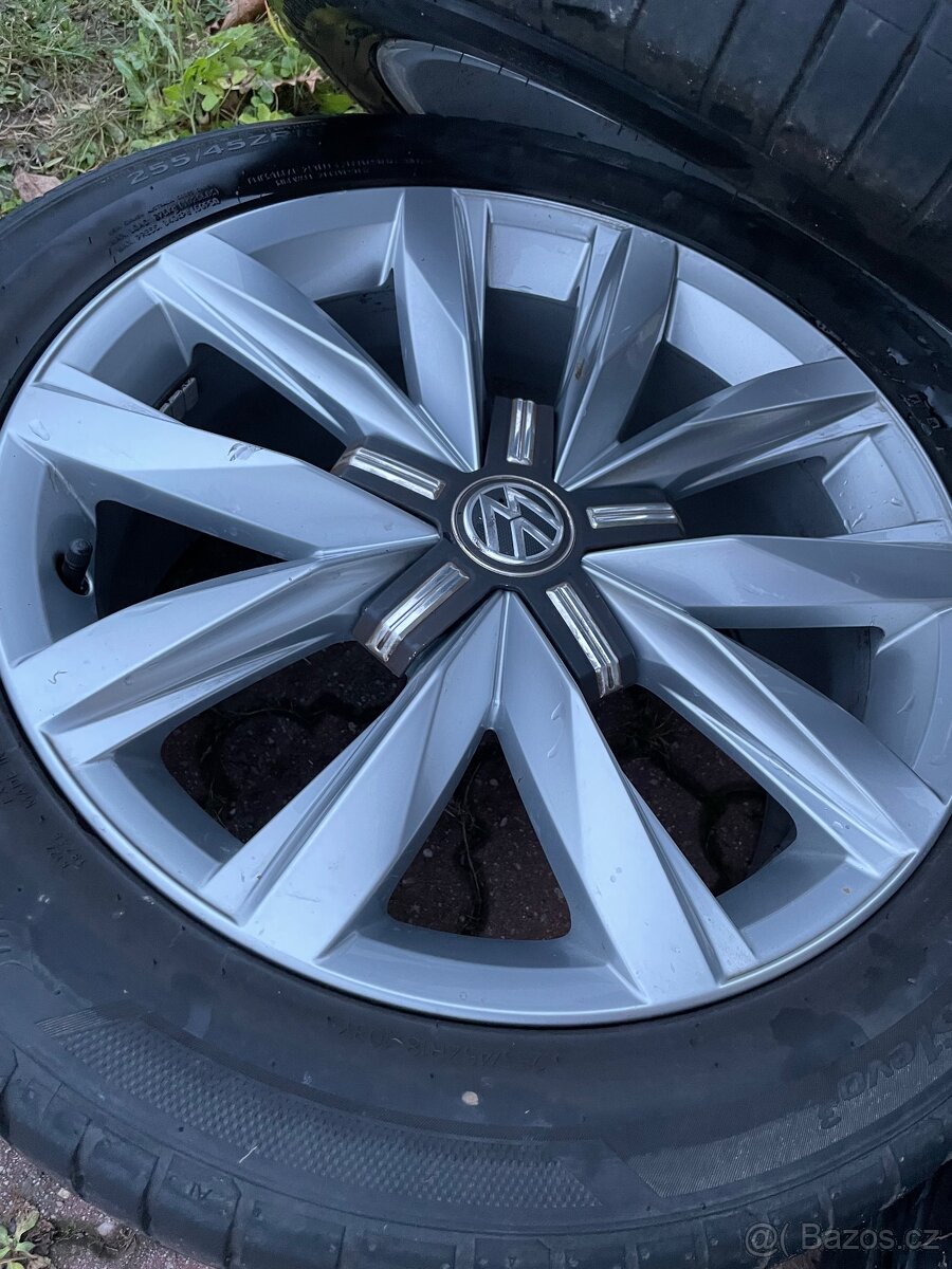 VW kola Springfield stříbrné R18, letními eu 255/45 Multivan - 5