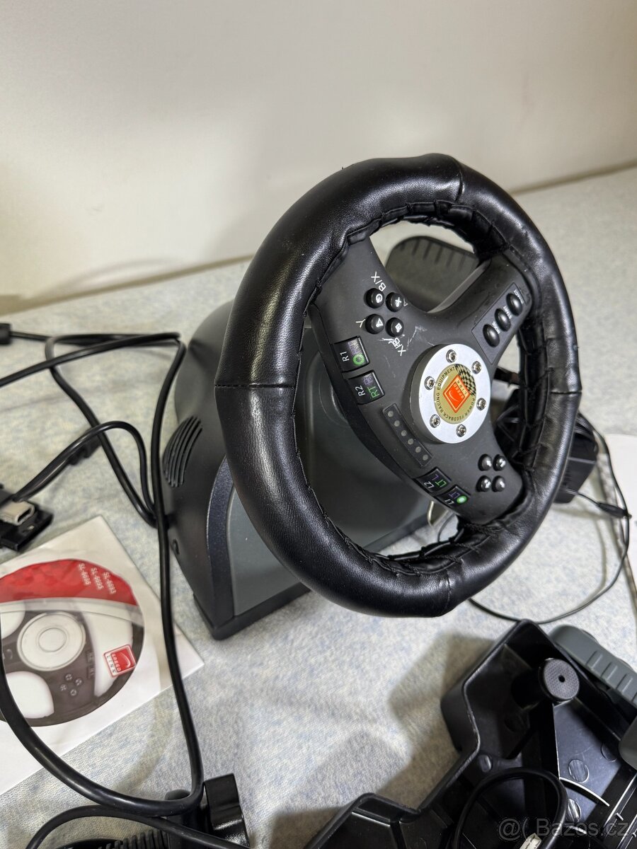 Herní volant s pedály a herním ovladačem - 5