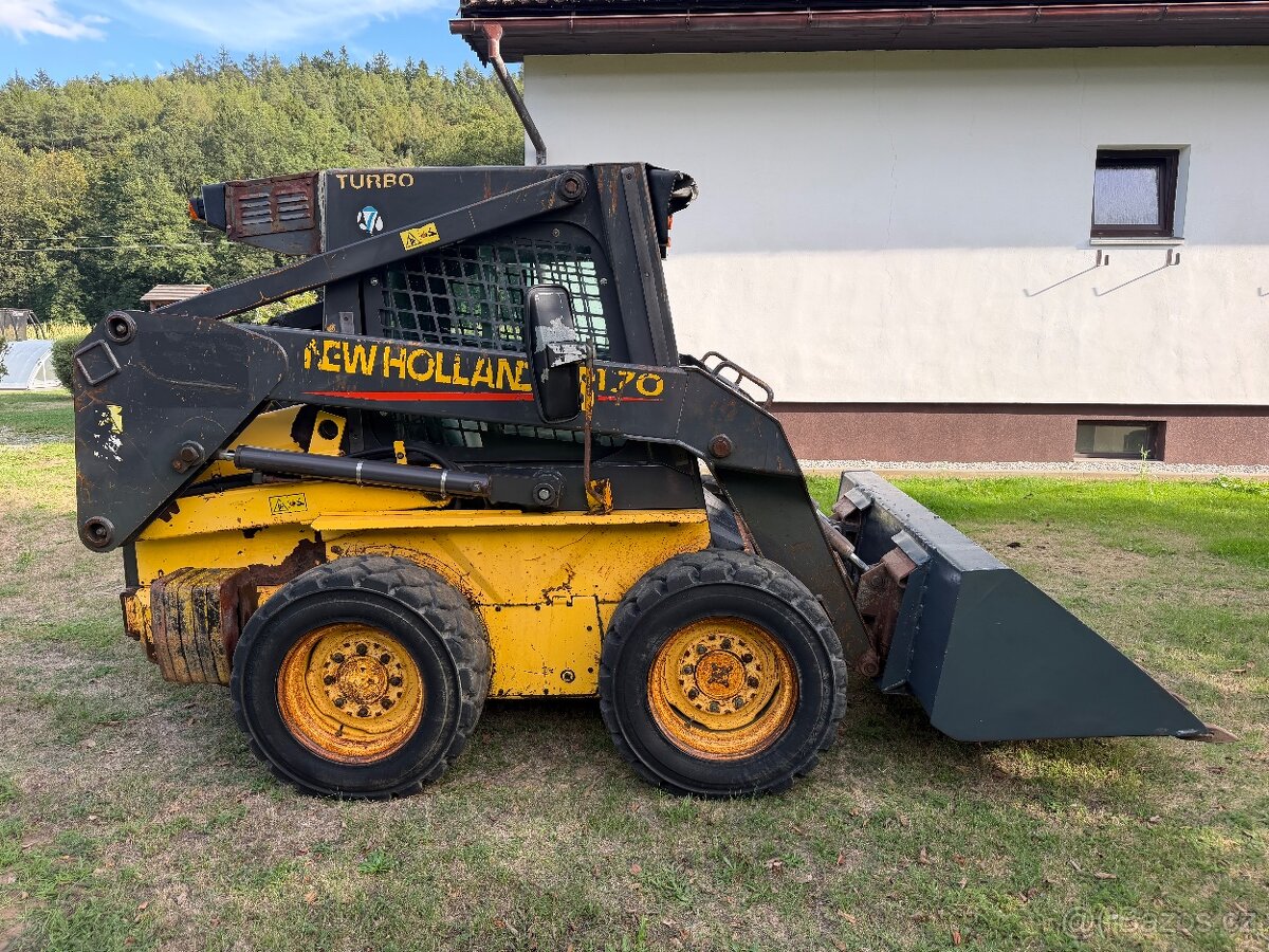 Smykový nakladač New Holland LS170 - 5