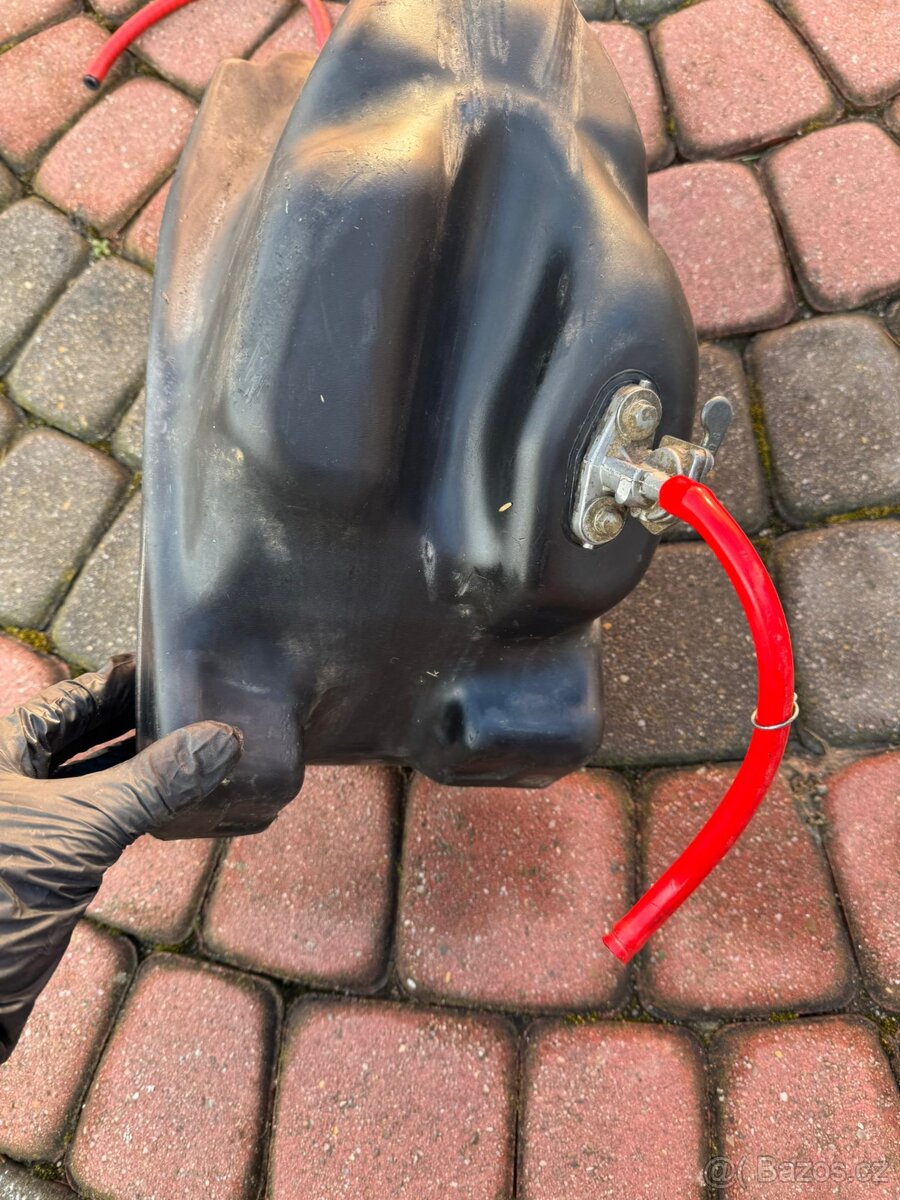 nádrž kohoutek palivová nádrž honda cr 125 / 250 r 00-01 - 5
