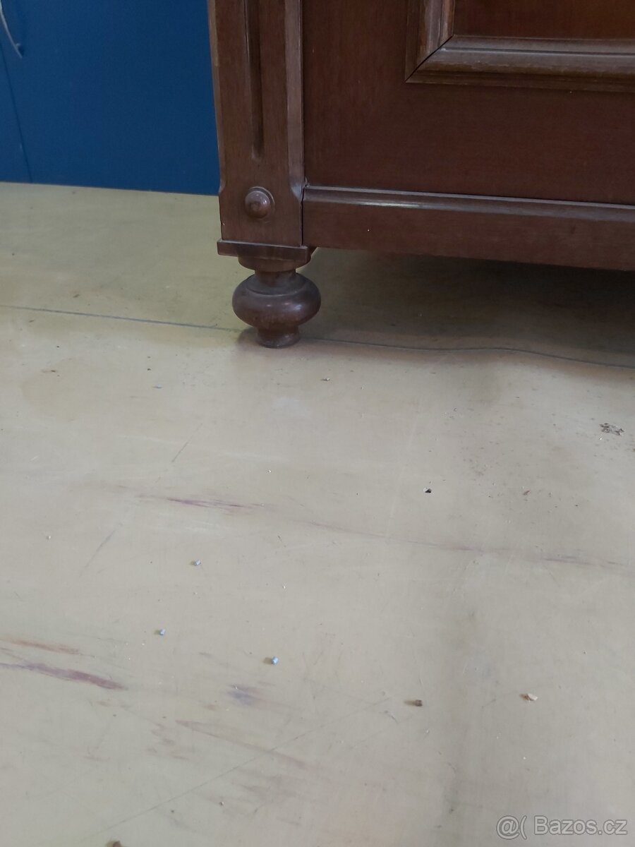 Starožitná skříň - 5