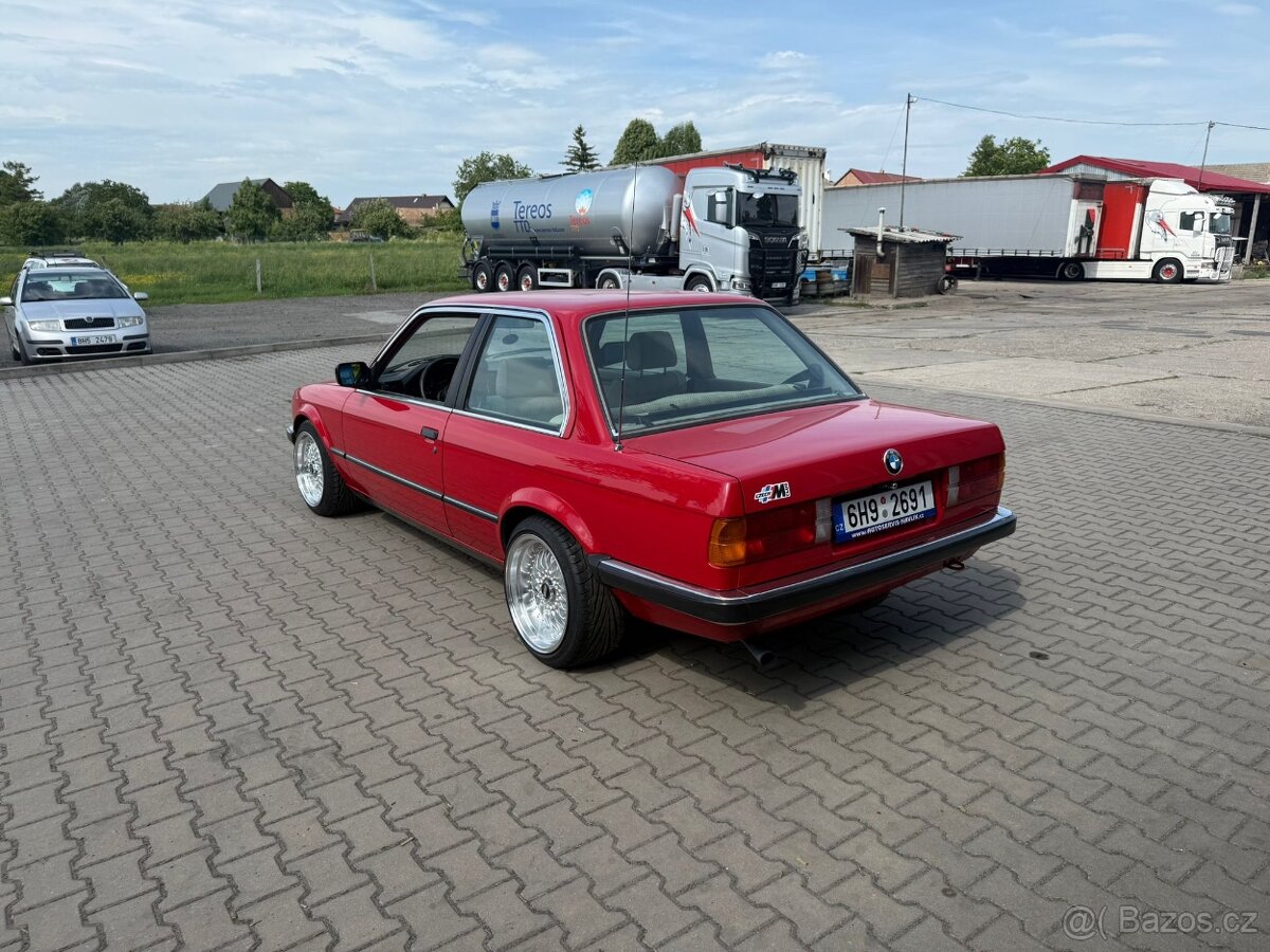 BMW 320i coupe - 5