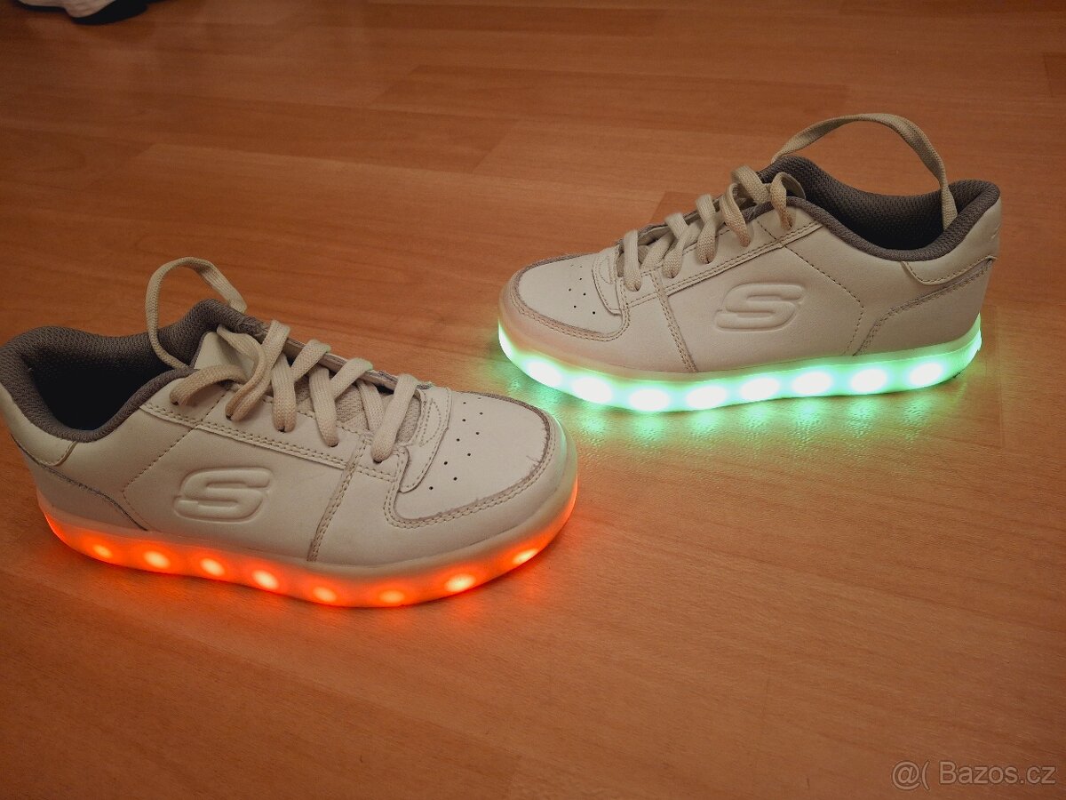 Dětské boty Skechers svítící vel. EUR 33,5 - 5
