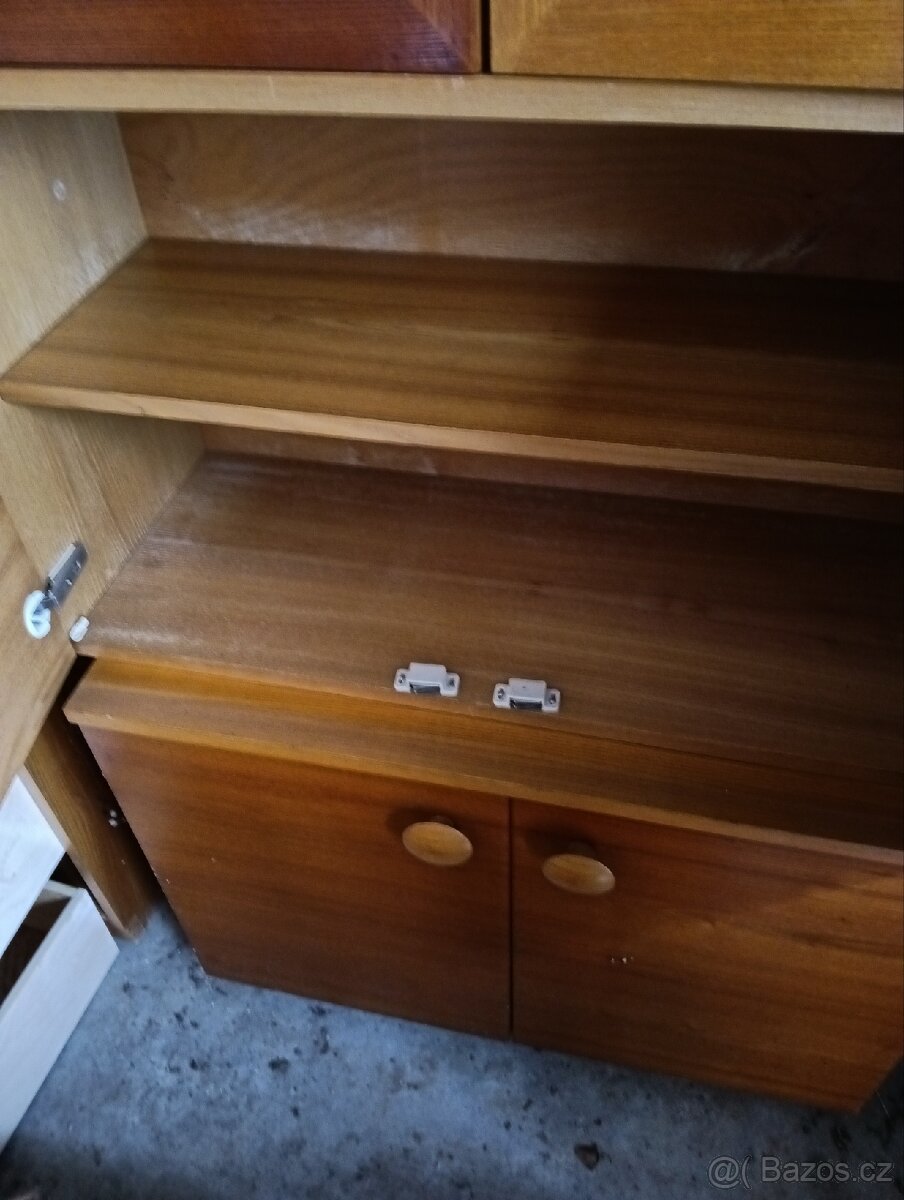 Skříňky 60cm, dýha jilm, stav dobrý, - 5