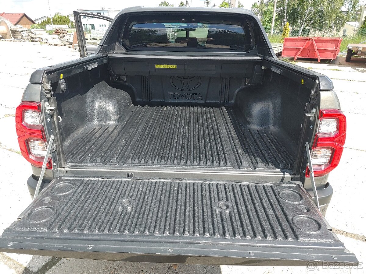 Toyota Hilux, 2.8, INVINCIBLE SPORT, DPH