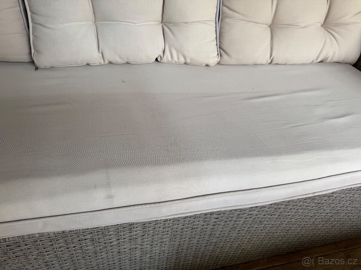 Venkovní zahradni sedačka a stůl - 5