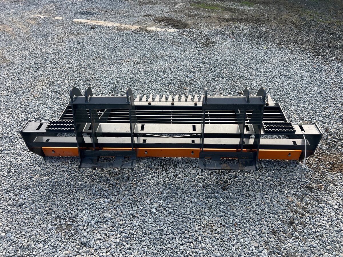 Vyrovnávací zařízení pro terén nové na smykový nakladač - 5