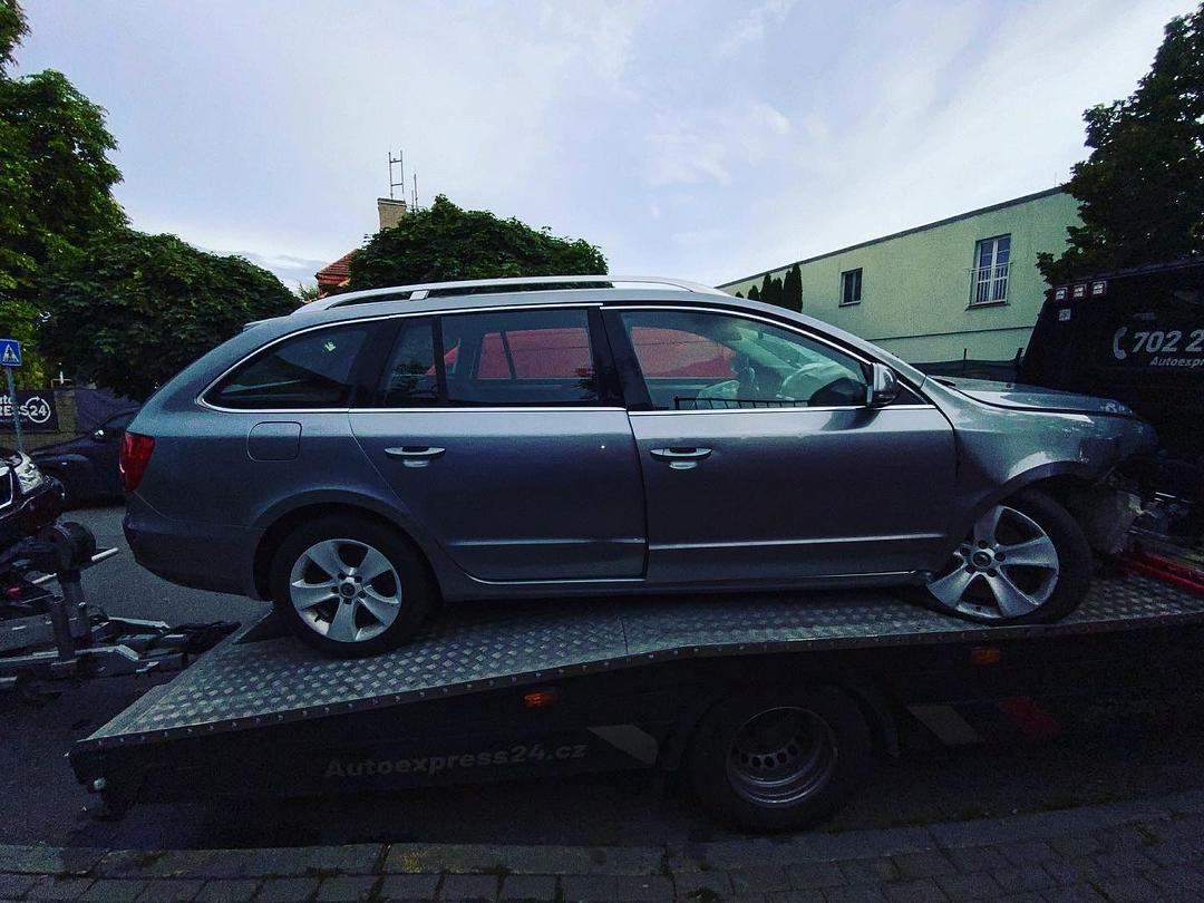 Veškeré náhradní díly Škoda Superb 2 kombi 2011 CFF LHD LF8L - 5