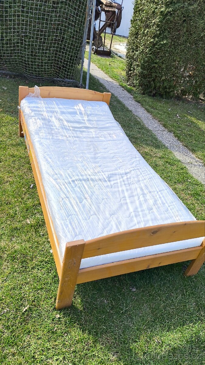 Dřevěná postel - 5