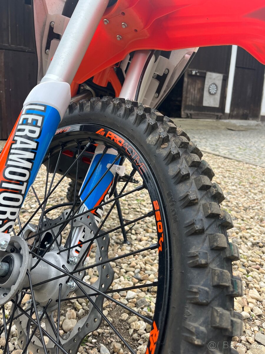 Apollo Thunder 250 – 9,4 mth – výborný stav – r.v. 2024