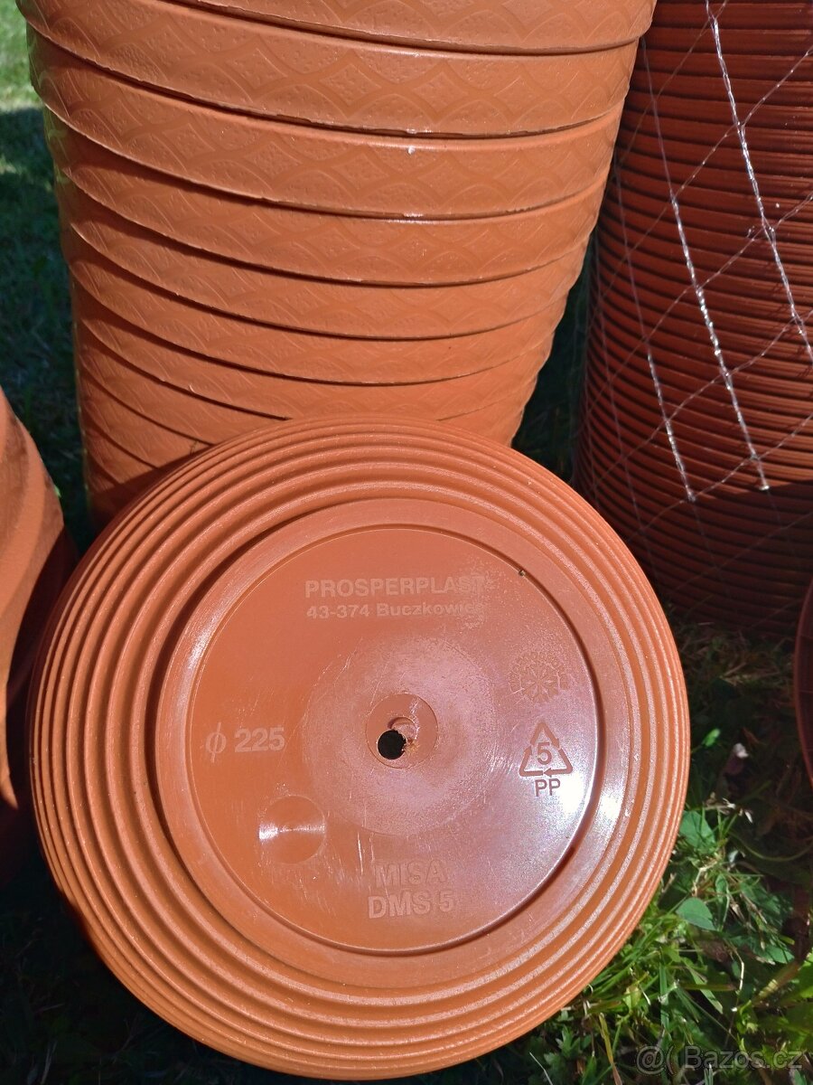 Plastové a terakot. květináče a pěstební misky typu žardinka - 5