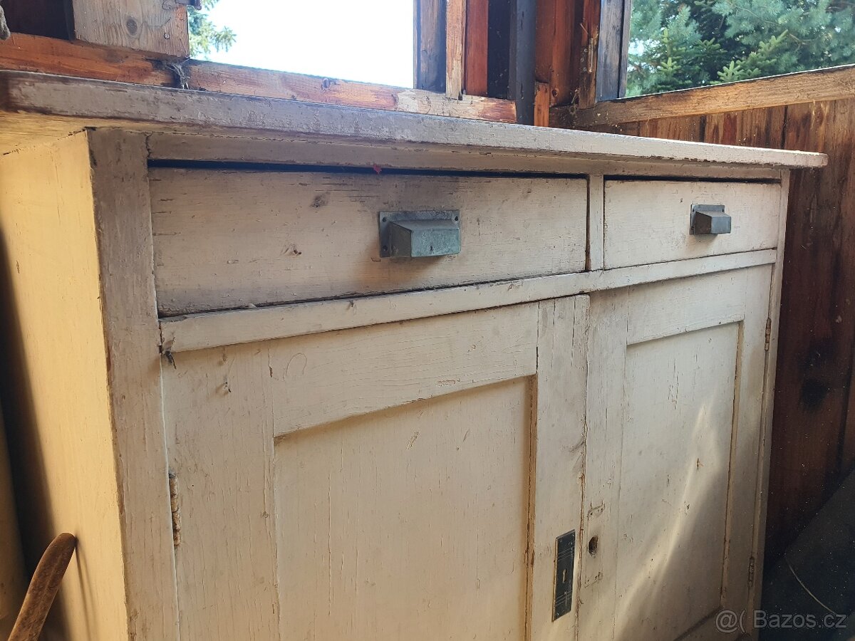 Starožitný kredenc - 5