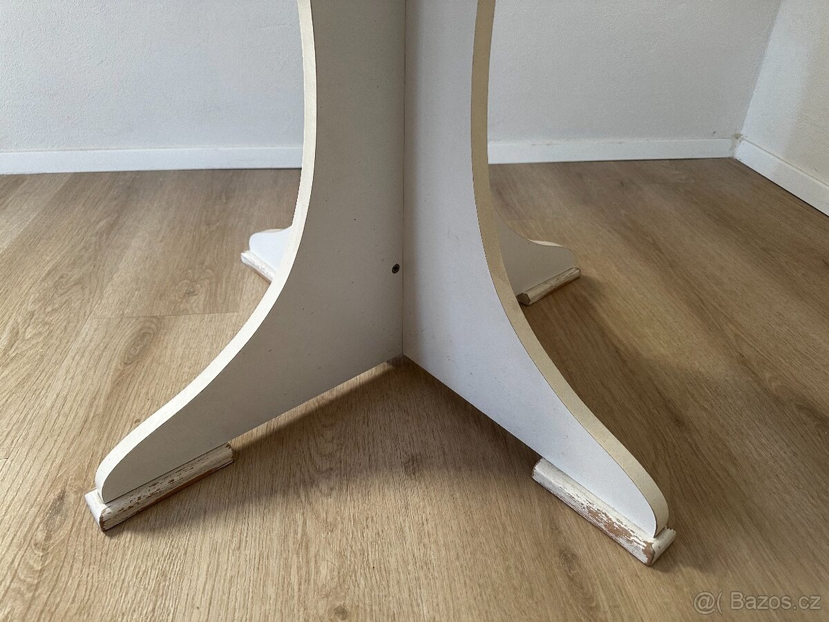 Bílý kulatý jídelní stůl - 5