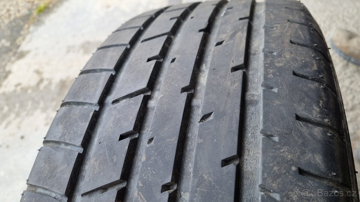Pneu 225/55 R19 - 5
