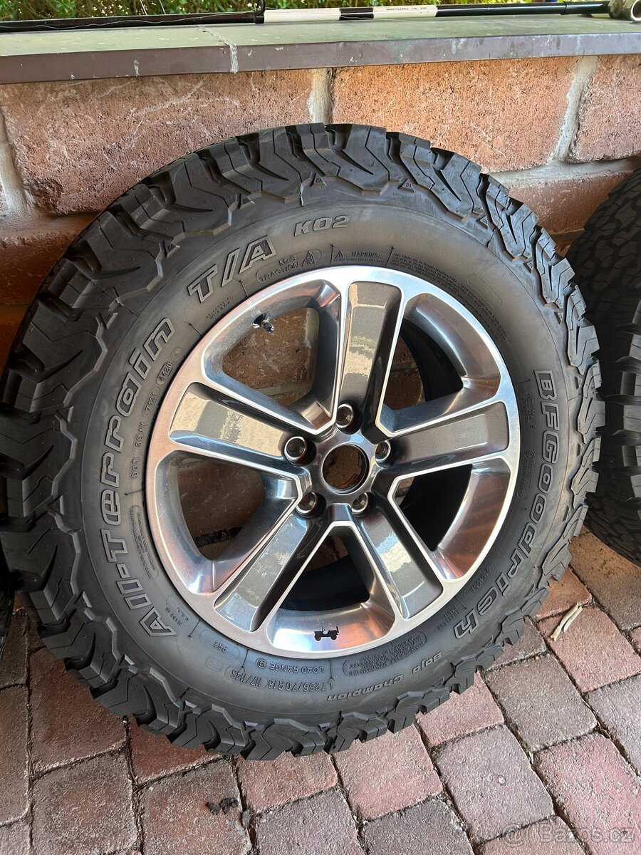 Jeep Wrangler JL JK alu kola Sahara 255/70 r18 Allterrain