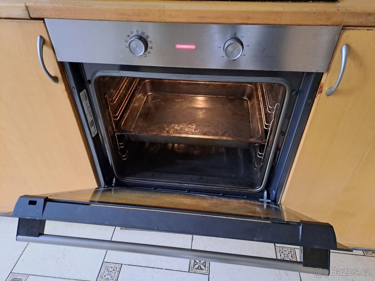 Kuchyňská linka s troubou a varnou deskou - 5