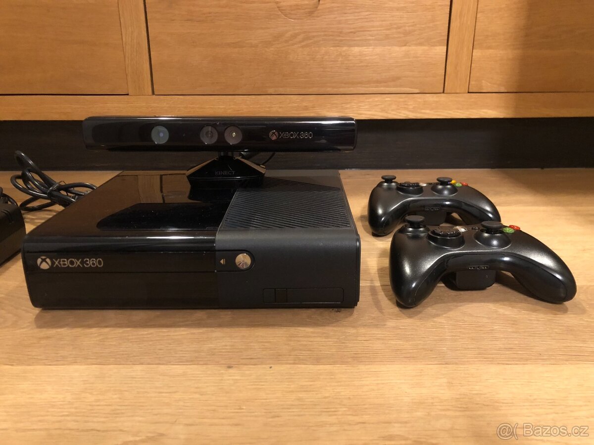 XBOX 360, 4 GB, KINECT + 7 HER - 5