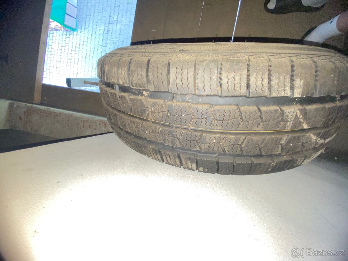 Toyota hilux littá kola s pneu