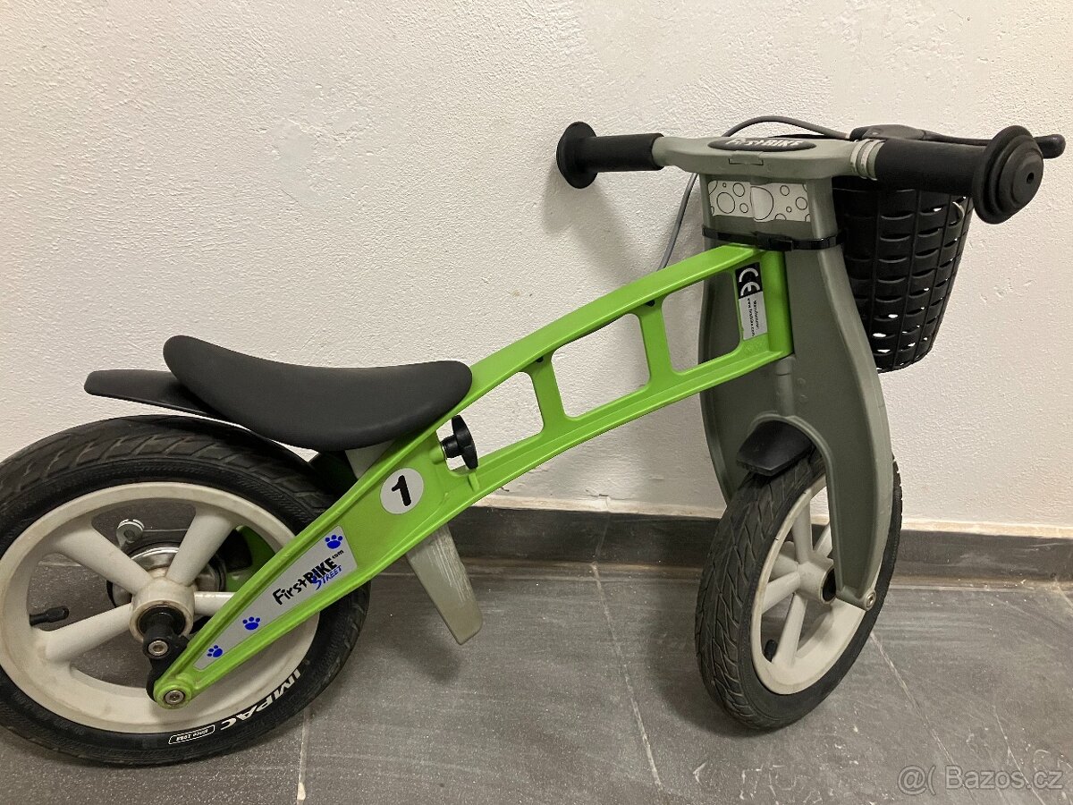 first bike + košík a zvonek a reflexni vesta + adapter - 5