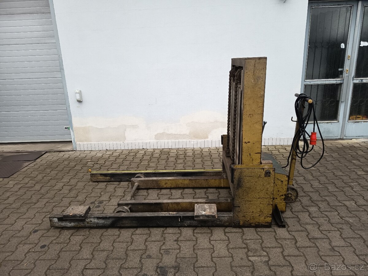 2 roky záruka - DDR mobilní nůžkový hydraulický zvedák - 5