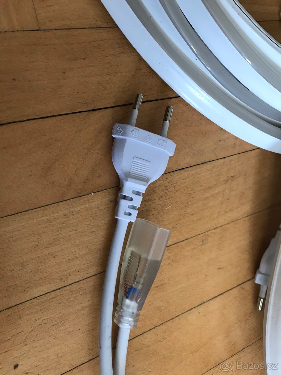Prodám červený a modrý LED NEON pásek 230V - 5