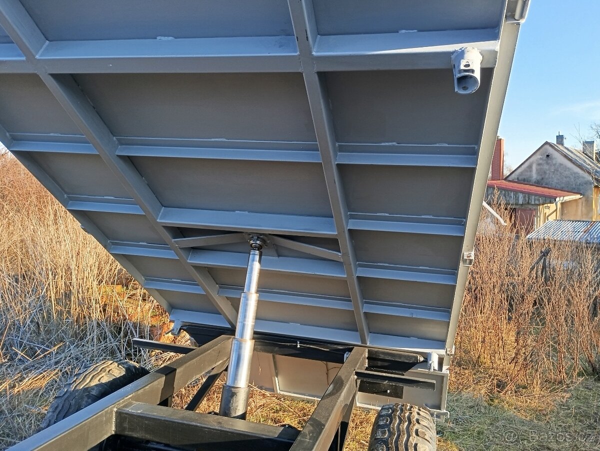 Vlek za traktor třístranný sklápěč - 5